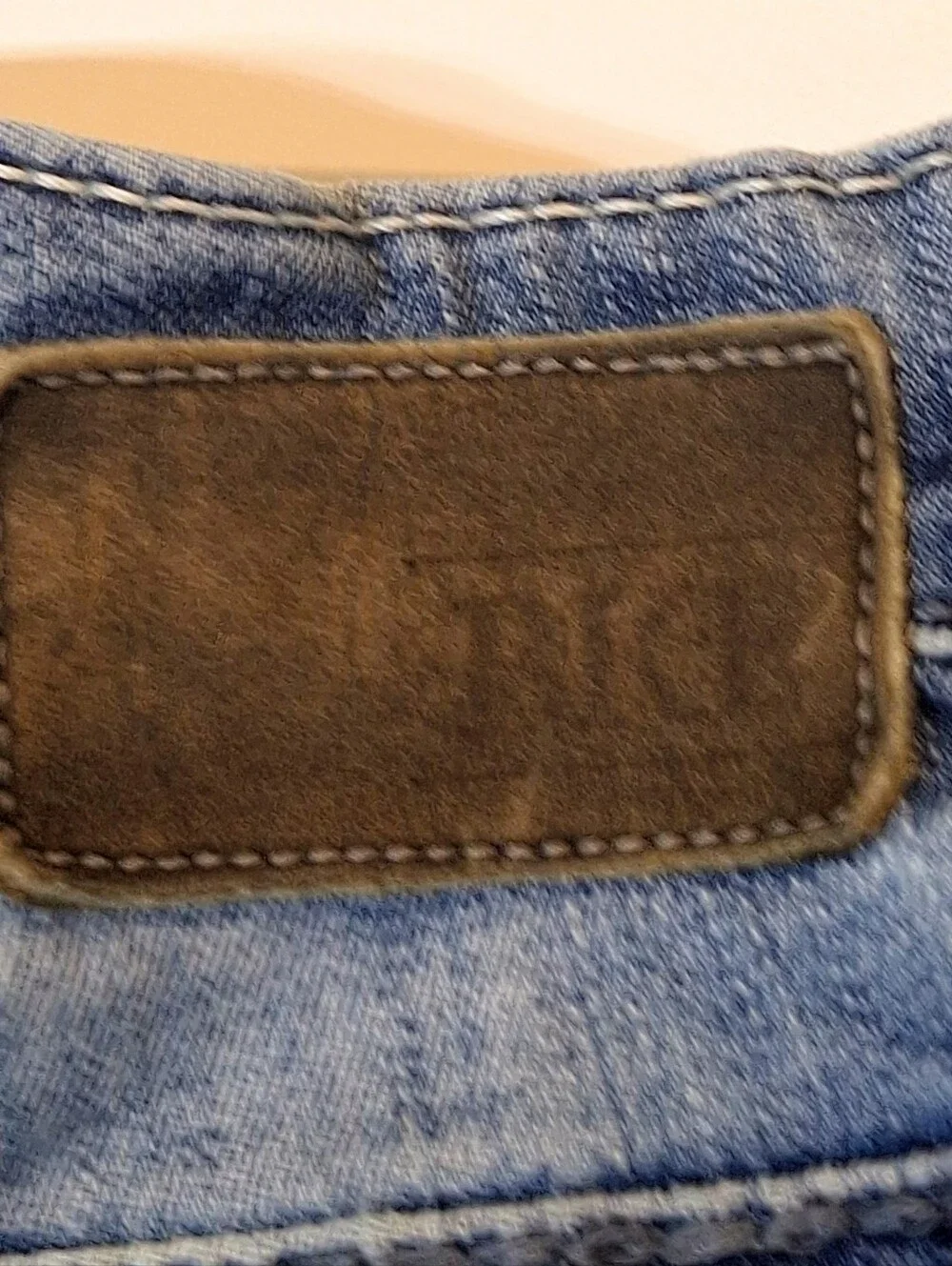 BKE Derek Straight Midrise Blue Jeans Whiskering Fading 34x29.5